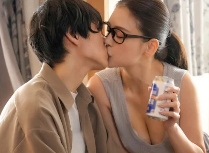 Chàng trai bị cắm sừng được chị hàng xóm an ủi bằng tình cảm