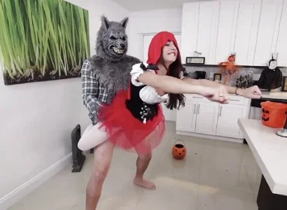 Cô bé trong truyện cổ tích nện nhau tới bến