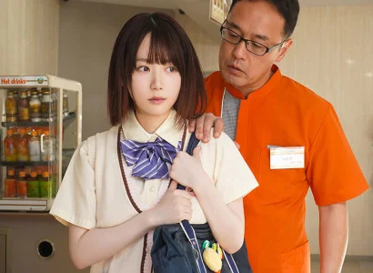 Người đàn ông quản lý xử lý hành vi ăn cắp vặt của em gái trong cửa hàng